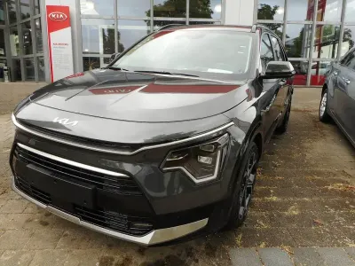 Neu Kia Niro Spirit 129 PS (94 kW) 2025 Grau SUV