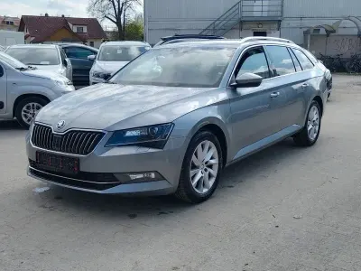 Używany Skoda Superb Style 190 KM (139 kW) 2017 Szary Kombi