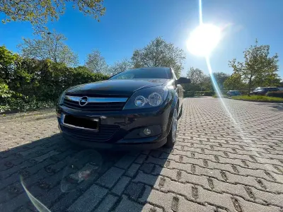 Usata Opel Astra GTC 100 CV (73 kW) 2007 Nero Utilitaria
