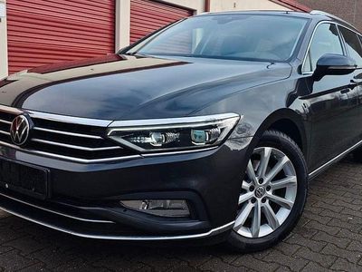 Grau Gebraucht 2021 VW Passat Elegance Kombi | 15.900 €