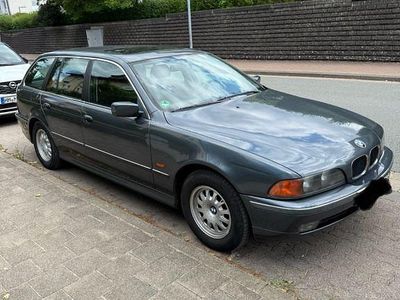 BMW 523