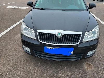 Schwarz Gebraucht 2012 Skoda Octavia Ambition Kombi | 6.000 € (Fairer Preis)