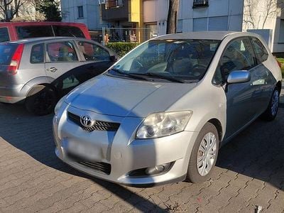 Second-hand Toyota Auris 97 CP (71 kW) 2007 Argintiu Hatchback
