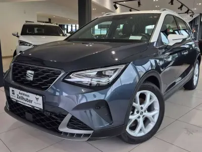 Gebraucht Seat Arona FR 150 PS (110 kW) 2023 Weiß grau SUV