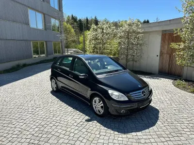 Używany Mercedes B200 136 KM (100 kW) 2005 Czarny Minivan