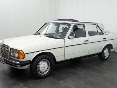 Weiß Gebraucht 1983 Mercedes 200 Limousine | 11.920 €
