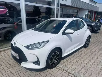 Gebraucht Toyota Yaris Hybrid Team 116 PS (85 kW) 2022 Schneeweiß Kleinwagen