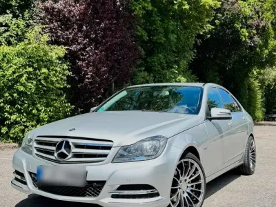 Gebraucht Mercedes C220 Avantgarde 170 PS (125 kW) 2012 Silber Limousine
