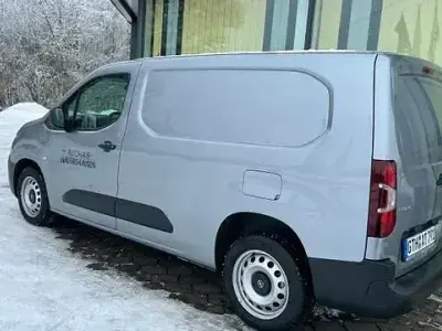 Begagnad Opel Combo Basis 144 HK (105 kW) 2025 Grå Minibuss