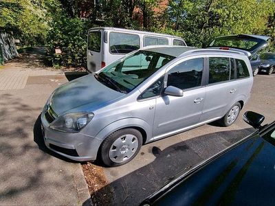 Second-hand Opel Zafira 107 CP (78 kW) 2006 Argintiu Monovolum