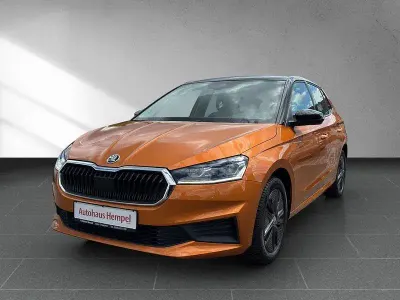 Gebraucht Skoda Fabia 95 PS (69 kW) 2022 Phoenixorange metallic / dach schwarz (metallic) Kleinwagen