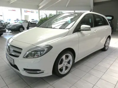 Gebraucht Mercedes B200 156 PS (114 kW) 2014 Weiß Kleinwagen
