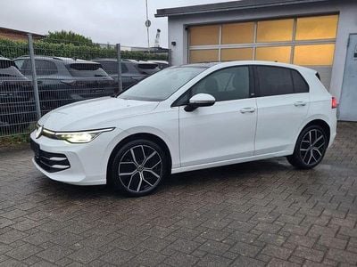 Gebraucht VW Golf Edition 150 PS (110 kW) 2025 Weiß Limousine