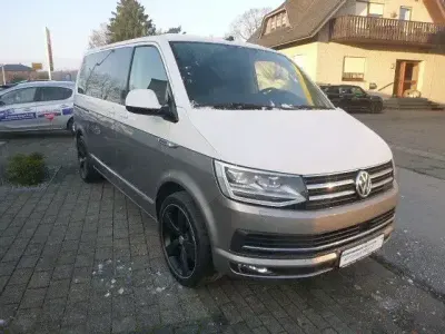 Gebraucht VW Multivan Highline 204 PS (150 kW) 2017 Grau Van / Kleinbus