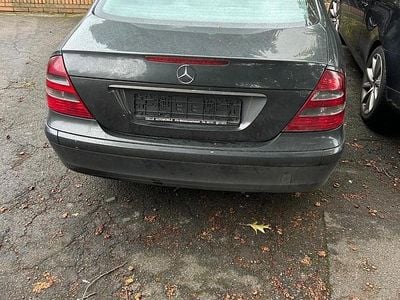 Mercedes E200