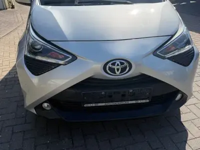 Gebraucht Toyota Aygo X-play 72 PS (52 kW) 2021 Grau Kleinwagen