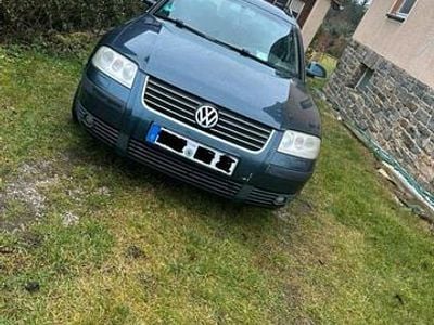 Second-hand VW Passat 131 CP (96 kW) 2004 Albastru Break