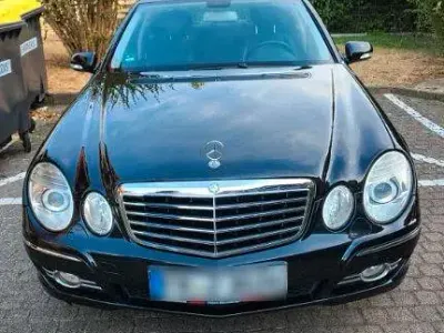 Gebraucht Mercedes E220 Avantgarde 170 PS (125 kW) 2007 Schwarz Limousine