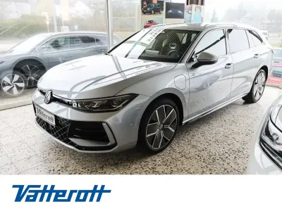 Gebraucht VW Passat R-line 177 PS (130 kW) 2025 Oyster silver metallic Kombi