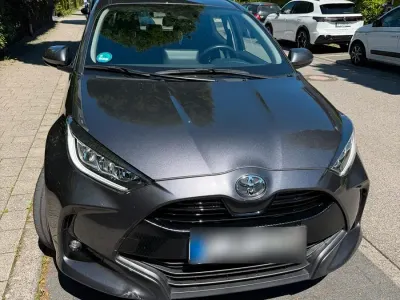 Gebraucht Toyota Yaris Team 120 PS (88 kW) 2022 Grau Kleinwagen
