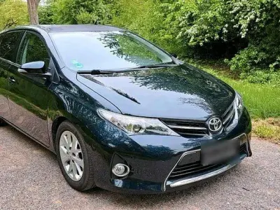 Gebraucht Toyota Auris 132 PS (97 kW) 2013 Schwarz Limousine