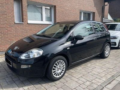 Second-hand Fiat Punto Lounge 69 CP (50 kW) 2015 Negru Hatchback