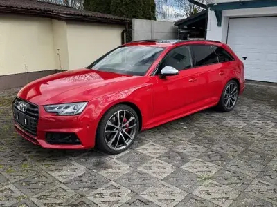 Używany Audi S4 Sport 260 KM (191 kW) 2018 Czerwony Kombi