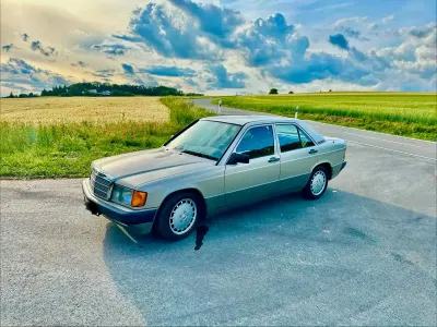 Gebraucht Mercedes 190 102 PS (75 kW) 1989 Gold Limousine