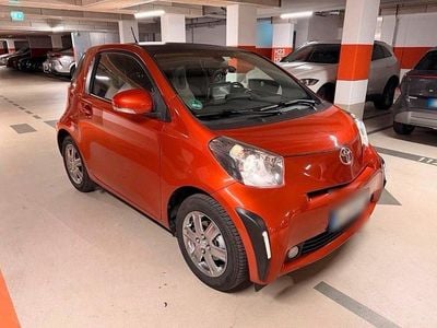 Usata Toyota iQ 70 CV (51 kW) 2011 Arancione Utilitaria