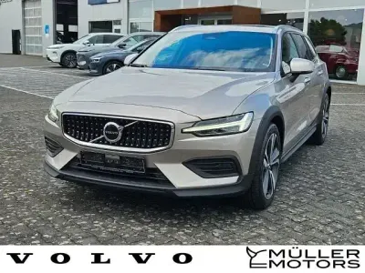 Gebraucht Volvo V60 CC Plus 197 PS (144 kW) 2024 Beige Kombi