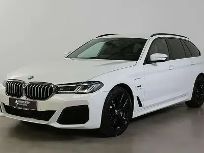 Gebraucht BMW 530e M Sport 292 PS (214 kW) 2023 Weiß Kombi