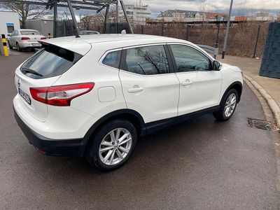 Gebraucht Nissan Qashqai Acenta 131 PS (96 kW) 2015 Weiß SUV