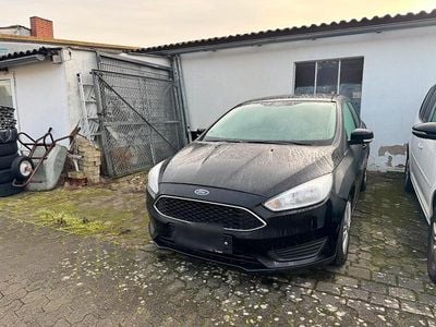 Gebraucht Ford Focus 101 PS (74 kW) 2016 Schwarz Kombi