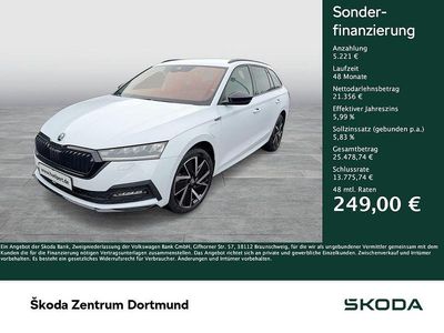 Gebraucht Skoda Octavia SportLine 204 PS (150 kW) 2022 Moonweiss metallic Kombi