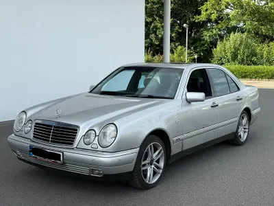 Gebraucht Mercedes E230 150 PS (110 kW) 1996 Silber Limousine