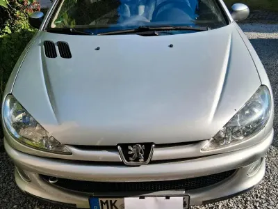 Gebraucht Peugeot 206 CC Quiksilver 109 PS (80 kW) 2005 Silber Cabrio