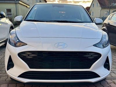 Gebraucht Hyundai i10 Trend 79 PS (58 kW) 2024 Weiß Kleinwagen