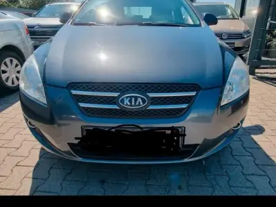 Używany Kia Ceed 110 KM (80 kW) 2009 Szary Hatchback