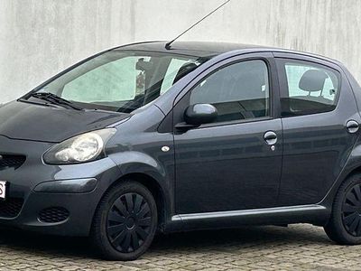 Grau Gebraucht 2009 Toyota Aygo Cool Kleinwagen | 2.325 € (Fairer Preis)