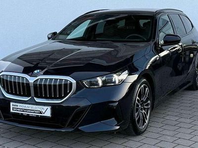 Gebraucht BMW 520 M Sport 197 PS (144 kW) 2025 M carbonschwarz metallic Kombi