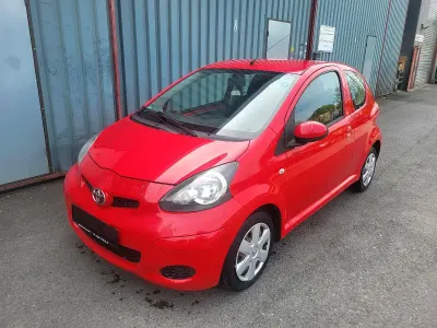 Second-hand Toyota Aygo 68 CP (50 kW) 2009 Roșu Hatchback