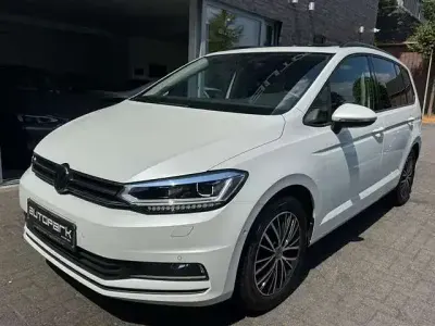 Gebraucht VW Touran Business 150 PS (110 kW) 2024 Weiß Van / Kleinbus