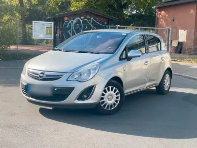 Gebraucht Opel Corsa Edition 87 PS (63 kW) 2012 Silber Kleinwagen