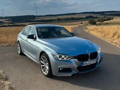 Gebraucht BMW 325 Basis 218 PS (160 kW) 2013 Blau Limousine