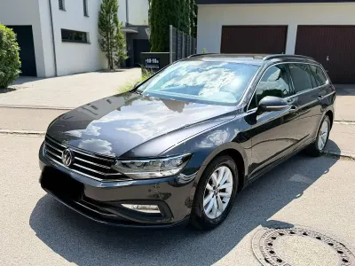 Gebraucht VW Passat 150 PS (110 kW) 2022 Grau Kombi