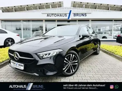 Gebraucht Mercedes A180 Advanced 150 PS (110 kW) 2023 Kosmosschwarzmetallic Limousine