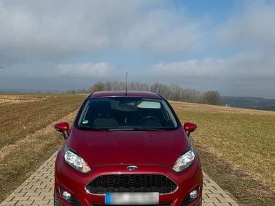 Gebraucht Ford Fiesta 101 PS (74 kW) 2016 Rot Kleinwagen