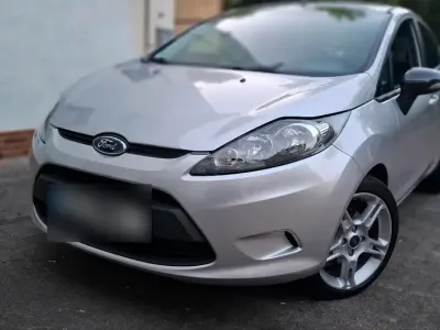 Gebraucht Ford Fiesta Trend 95 PS (69 kW) 2011 Silber Limousine