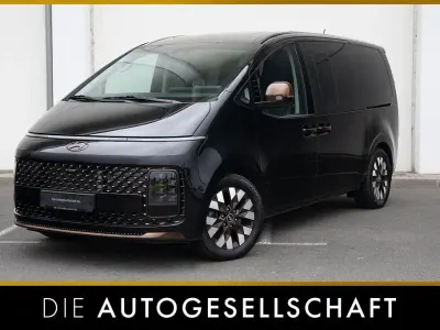 Gebraucht Hyundai Staria Signature 177 PS (130 kW) 2023 Abyss black / mic Van / Kleinbus