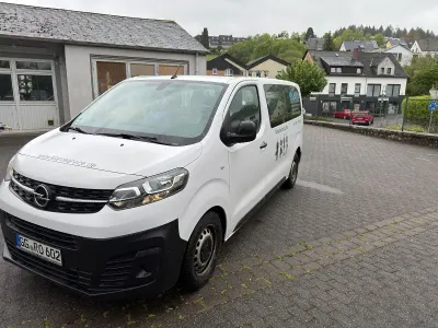 Gebraucht Opel Vivaro 120 PS (88 kW) 2023 Weiß Van / Kleinbus